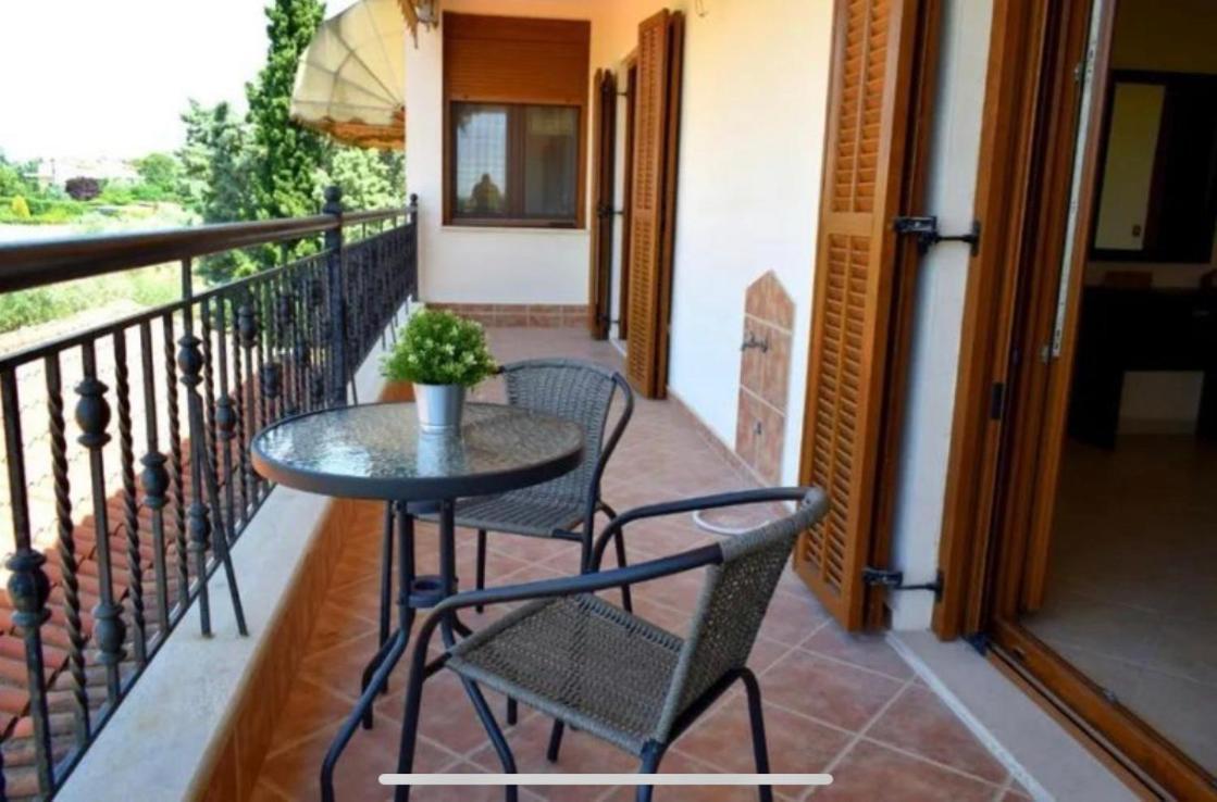 Luxury Appartment, Only 7 Minutes From Thessaloniki Airport And 15 Minutes From City Center ,For 8-23 People Also For Gatherings And Parties Neon Rysion Zewnętrze zdjęcie